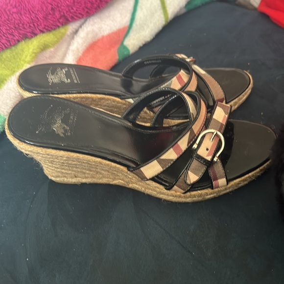 Burberry sandals! - Picture 2 of 4